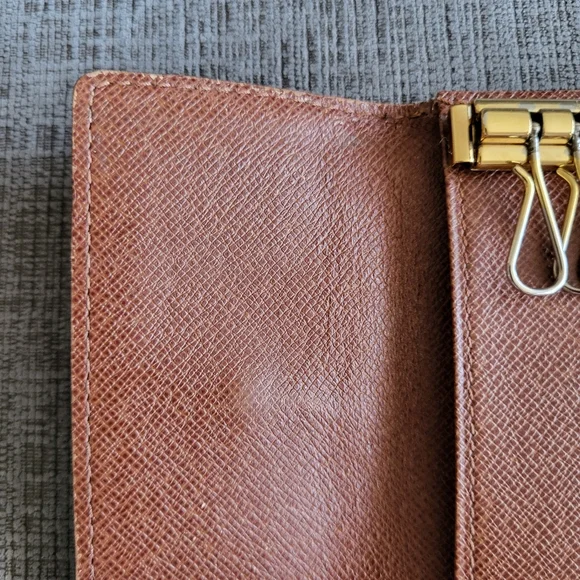 Louis Vuitton 6-Ring Key Holder - Picture 6 of 14